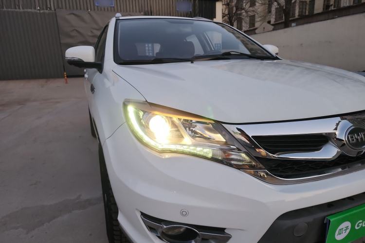 Used BYD S7 2016 2.0T Automatic Prestige Edition Exterior 8