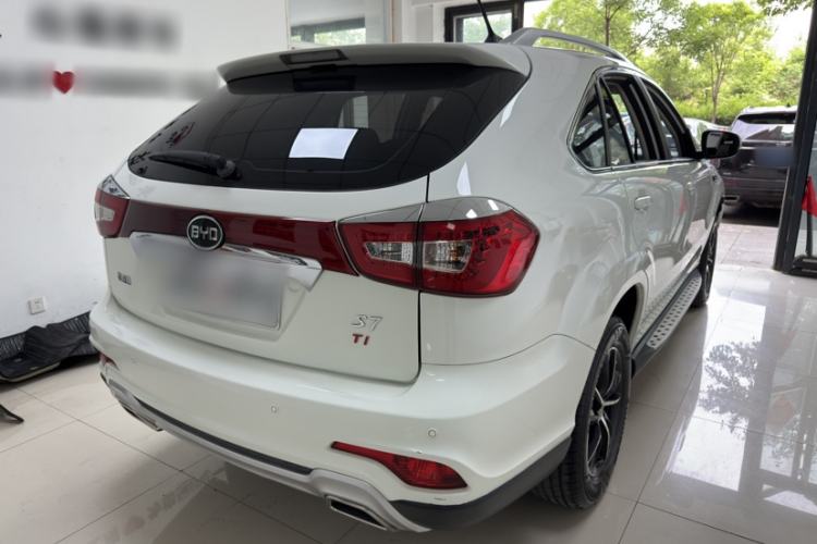 Used BYD S7 2016 1.5T Manual Luxury Edition Exterior 8
