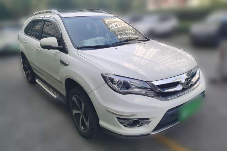 Used BYD S7 2016 2.0T Automatic Prestige Edition Front Right 45 Deg