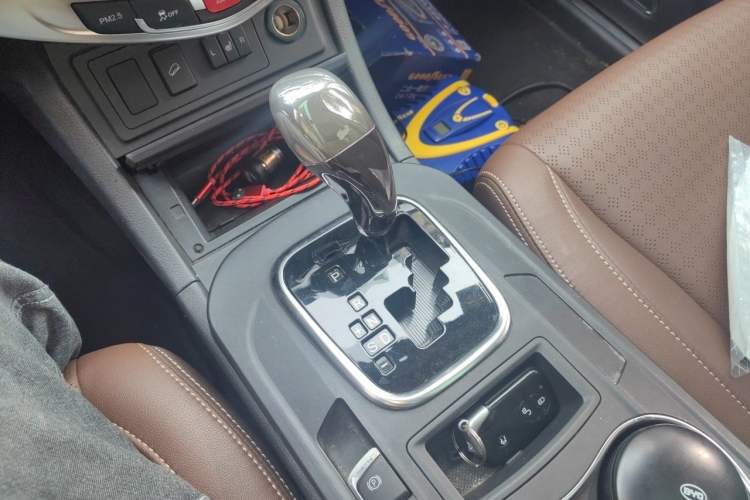 Used BYD S7 2016 2.0T Automatic Flagship Plus Gear Lever