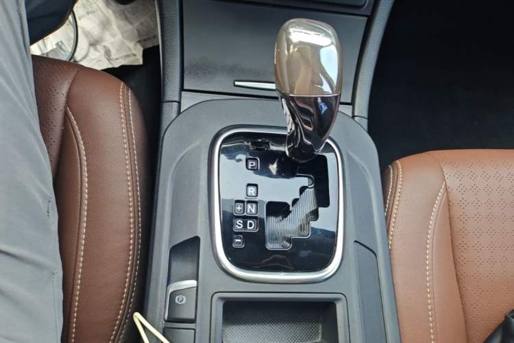 Used BYD S7 2016 2.0T Automatic Prestige Plus Gear Lever