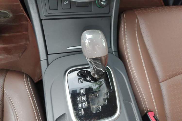 Used BYD S7 2016 2.0T Automatic Prestige Plus Gear Lever
