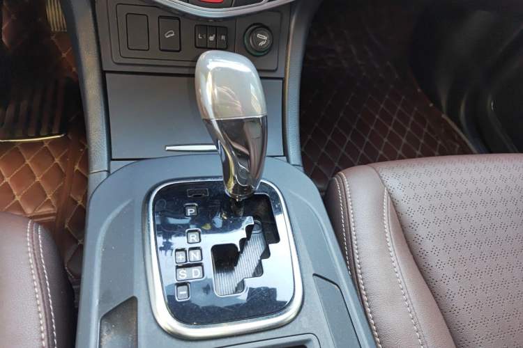 Used BYD S7 2016 2.0T Automatic Flagship Plus Gear Lever