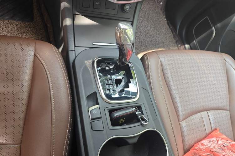Used BYD S7 2016 2.0T Automatic Prestige Plus Gear Lever