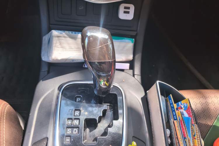 Used BYD S7 2016 2.0T Automatic Prestige Plus Gear Lever