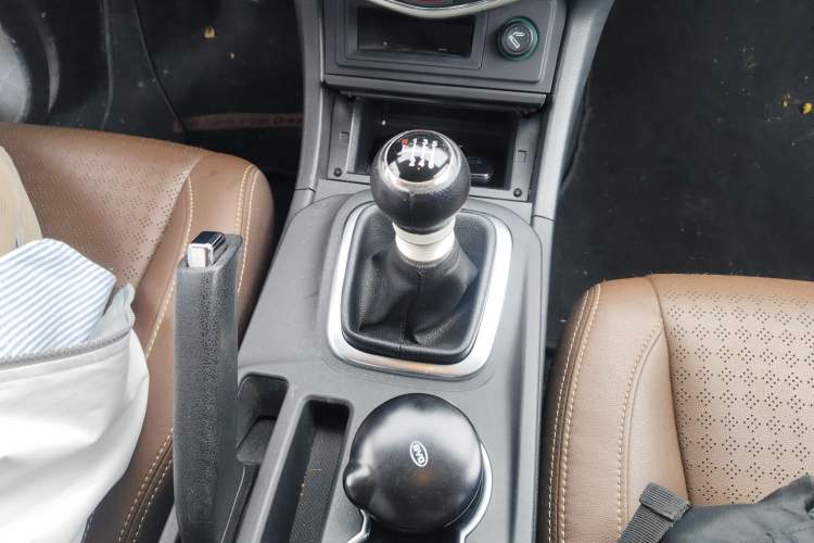 Used BYD S7 2016 1.5T Manual Luxury Edition Gear Lever