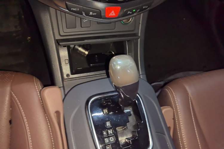 Used BYD S7 2016 2.0T Automatic Prestige Plus Gear Lever