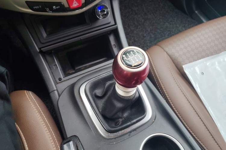 Used BYD S7 2016 1.5T Manual Luxury Edition Gear Lever