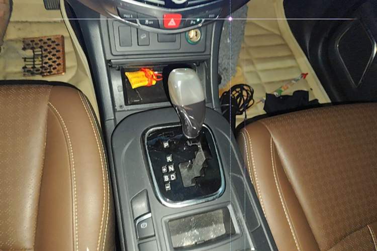 Used BYD S7 2016 2.0T Automatic Prestige Plus Gear Lever