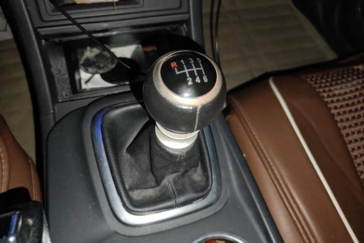 Used BYD S7 2016 1.5T Manual Luxury Edition Gear Lever