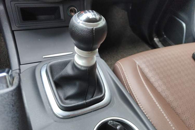 Used BYD S7 2016 1.5T Manual Luxury Edition Gear Lever