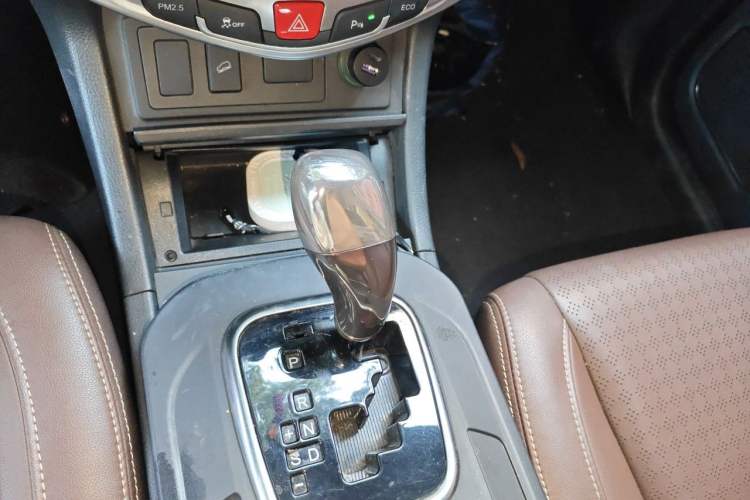 Used BYD S7 2016 2.0T Automatic Prestige Edition Gear Lever