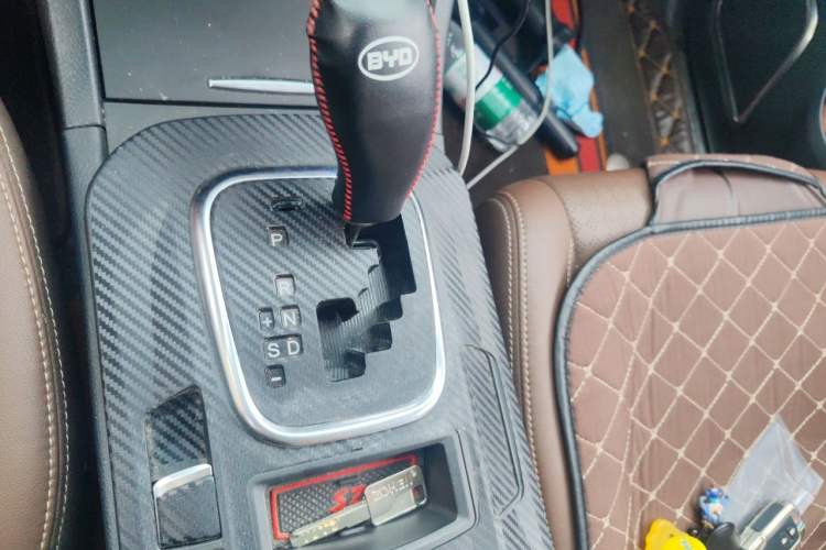 Used BYD S7 2016 2.0T Automatic Flagship Plus Gear Lever