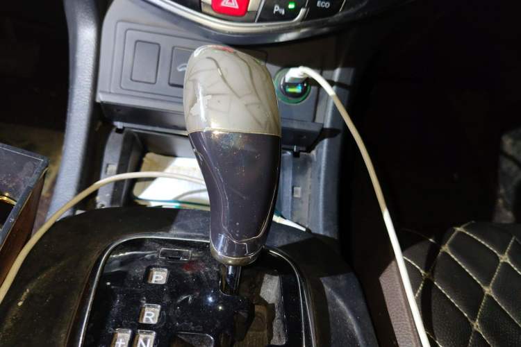 Used BYD S7 2016 2.0T Automatic Prestige Plus Gear Lever