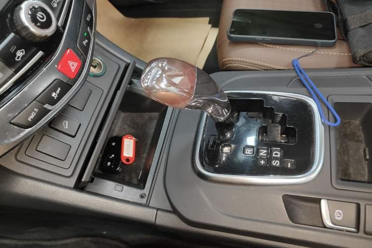 Used BYD S7 2016 2.0T Automatic Prestige Plus Gear Lever
