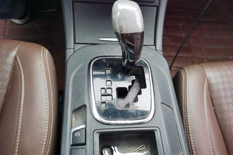 Used BYD S7 2016 2.0T Automatic Prestige Plus Gear Lever