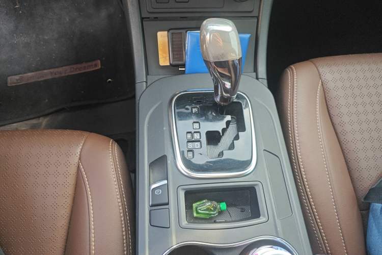 Used BYD S7 2016 2.0T Automatic Flagship Plus Gear Lever