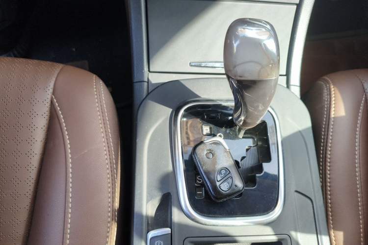 Used BYD S7 2016 2.0T Automatic Prestige Plus Gear Lever