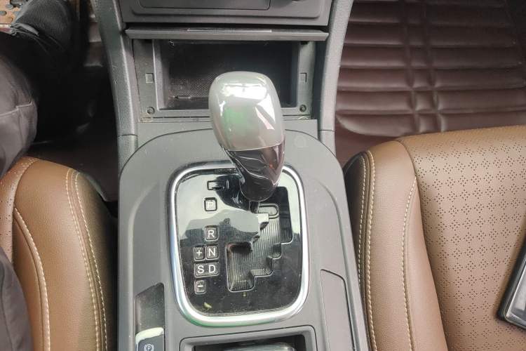Used BYD S7 2016 2.0T Automatic Prestige Plus Gear Lever