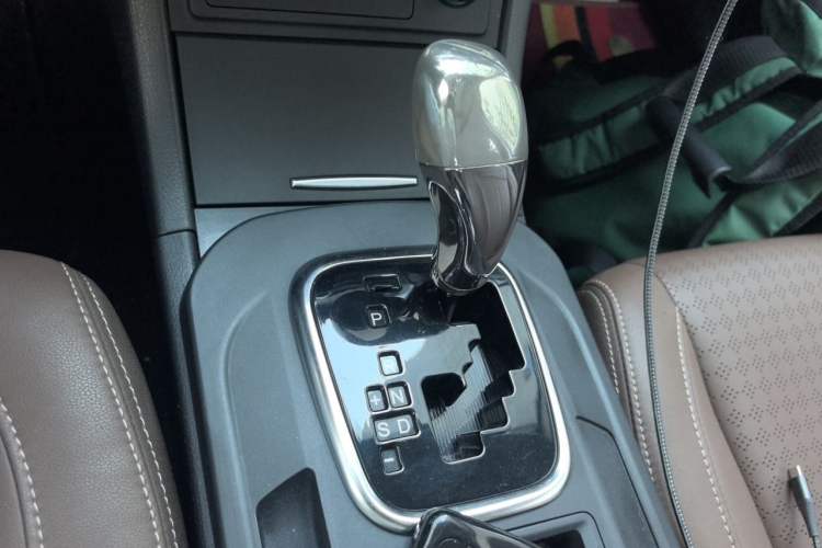 Used BYD S7 2016 2.0T Automatic Prestige Plus Gear Lever