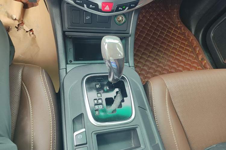 Used BYD S7 2016 2.0T Automatic Prestige Plus Gear Lever