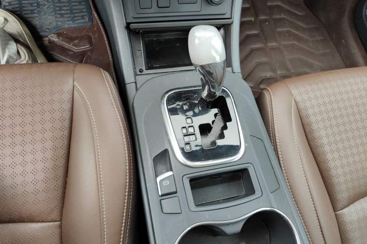 Used BYD S7 2016 2.0T Automatic Prestige Plus Gear Lever