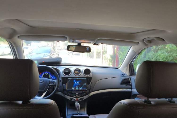 Used BYD S7 2016 2.0T Automatic Prestige Edition Headliner