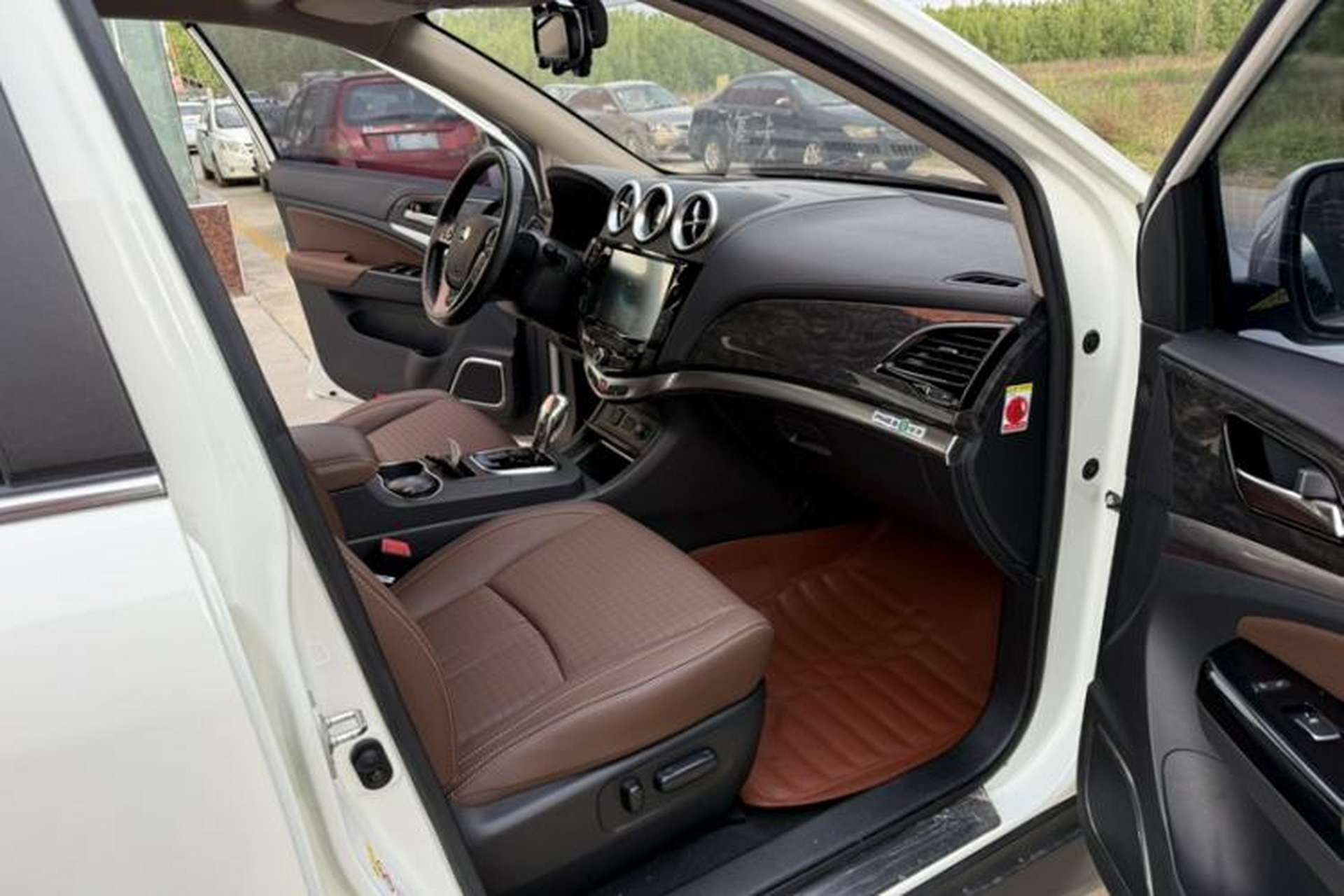 Used BYD S7 2016 2.0T Automatic Prestige Edition Interior 1
