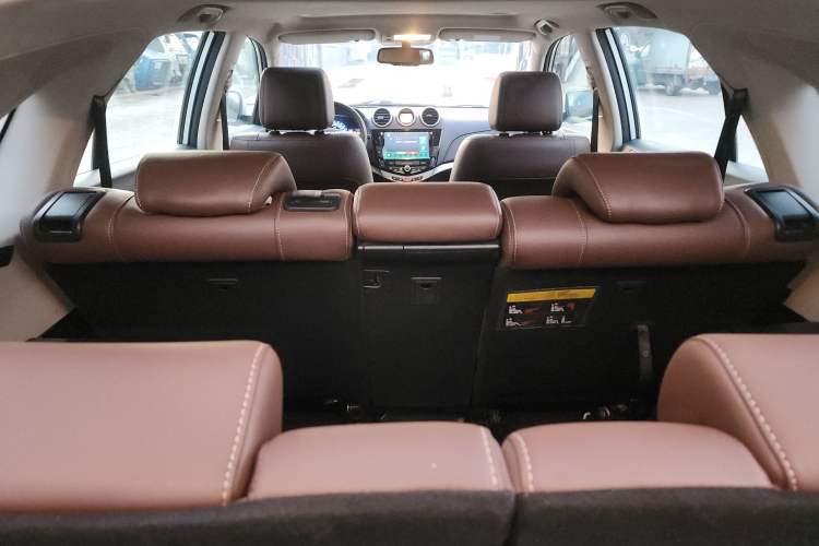 Used BYD S7 2016 2.0T Automatic Prestige Edition Interior 11