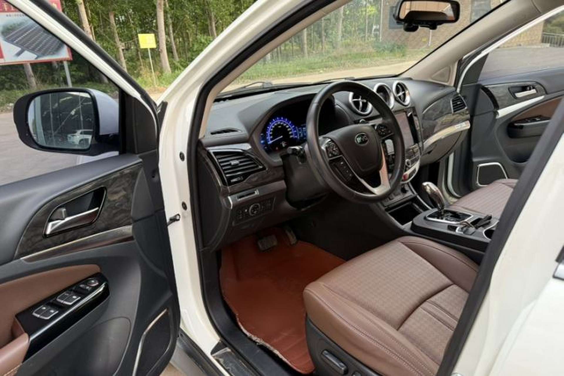 Used BYD S7 2016 2.0T Automatic Prestige Edition Interior 2