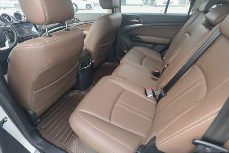 Used BYD S7 2016 2.0T Automatic Prestige Plus Interior 2