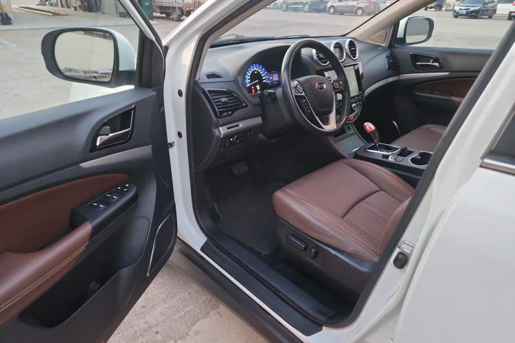 Used BYD S7 2016 2.0T Automatic Prestige Edition Interior 2