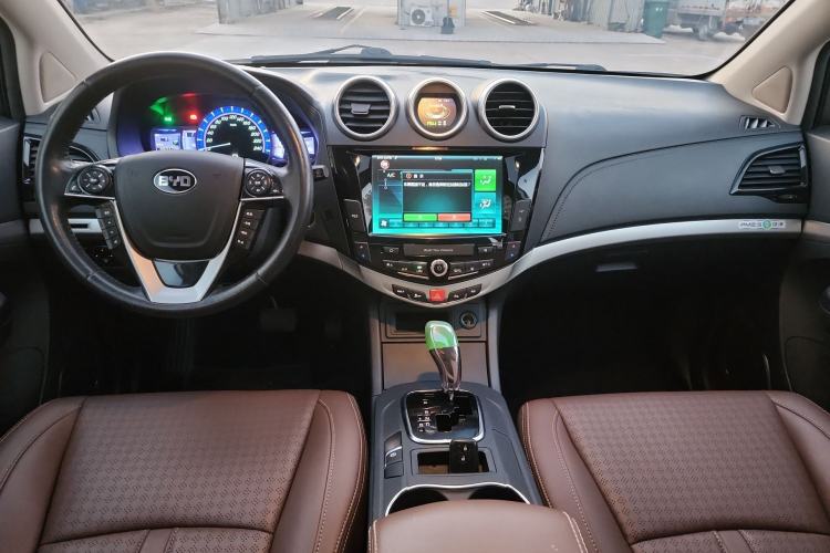 Used BYD S7 2016 2.0T Automatic Prestige Edition Interior 3