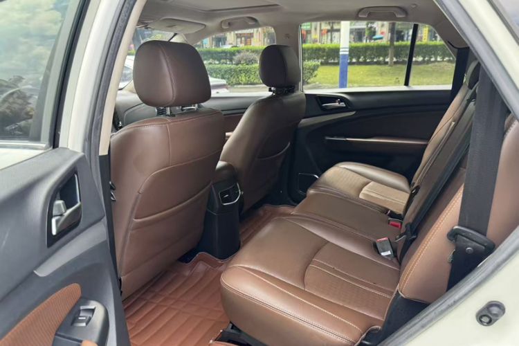 Used BYD S7 2016 1.5T Manual Luxury Edition Interior 3