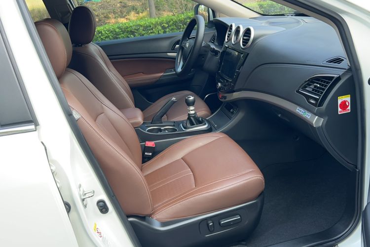 Used BYD S7 2016 1.5T Manual Luxury Edition Interior 4
