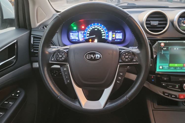 Used BYD S7 2016 2.0T Automatic Prestige Edition Interior 4