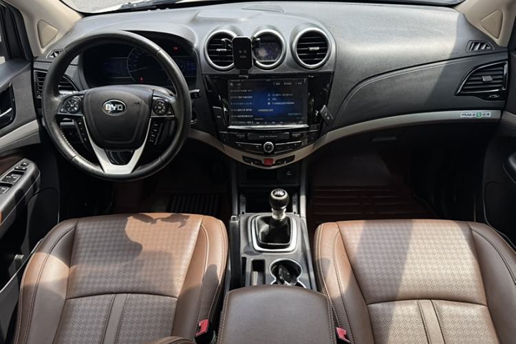 Used BYD S7 2016 1.5T Manual Luxury Edition Interior 4