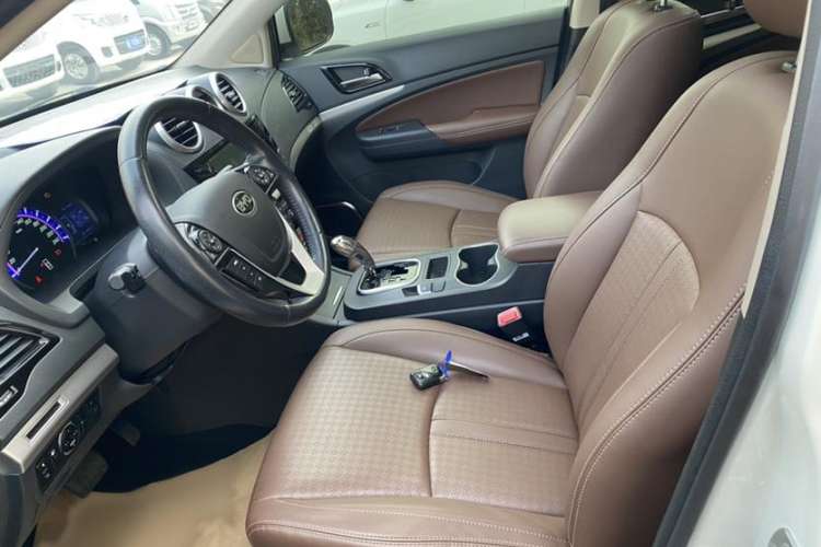 Used BYD S7 2016 2.0T Automatic Prestige Edition Interior 5