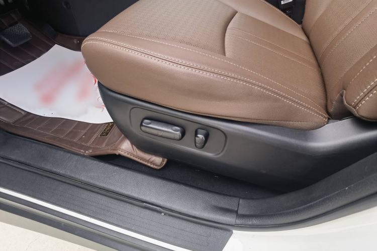 Used BYD S7 2016 2.0T Automatic Prestige Plus Interior 5