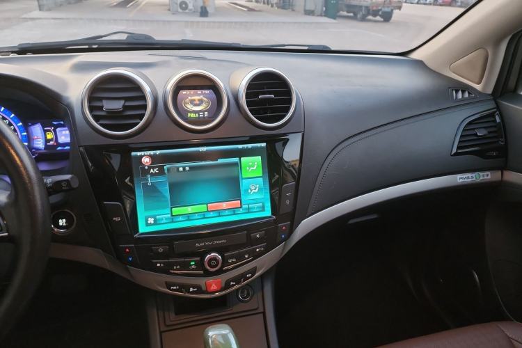 Used BYD S7 2016 2.0T Automatic Prestige Edition Interior 5