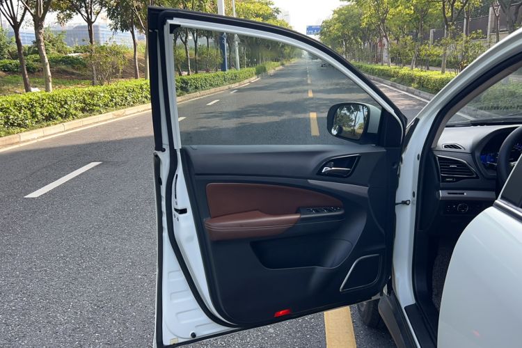 Used BYD S7 2016 1.5T Manual Luxury Edition Interior 7