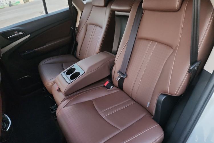 Used BYD S7 2016 2.0T Automatic Prestige Edition Interior 8