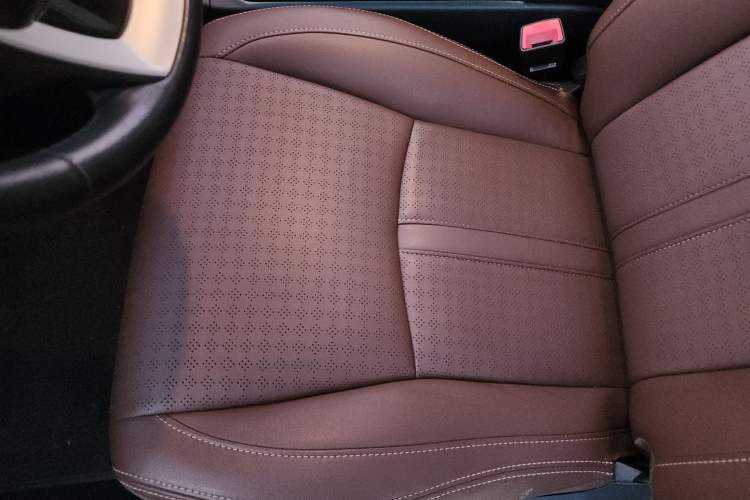 Used BYD S7 2016 2.0T Automatic Prestige Edition Interior 9