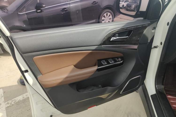 Used BYD S7 2016 2.0T Automatic Prestige Plus Left Front Door Interior