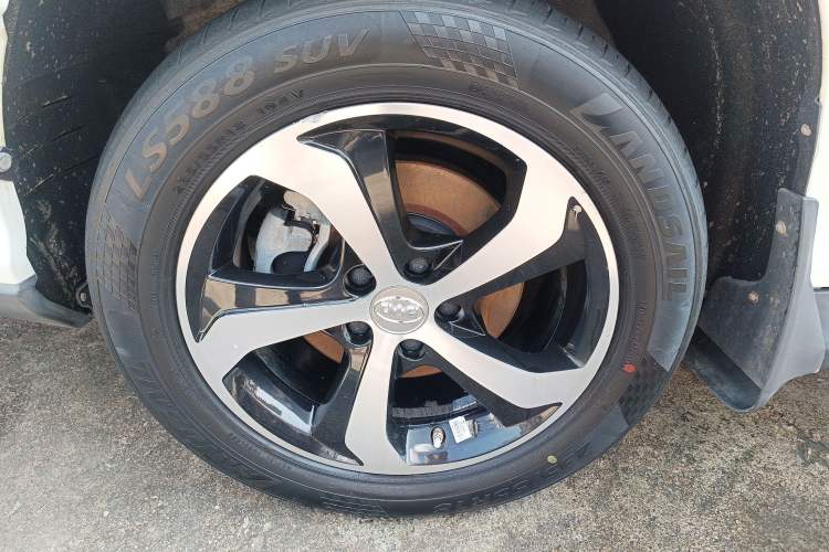 Used BYD S7 2016 2.0T Automatic Prestige Plus Left Front Wheel Hub