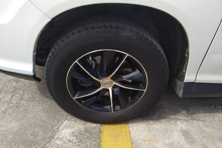 Used BYD S7 2016 1.5T Manual Luxury Edition Left Front Wheel Hub