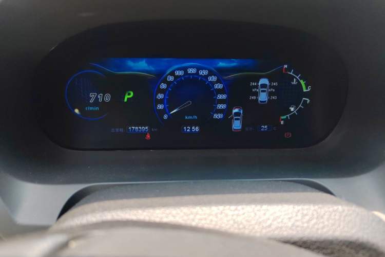 Used BYD S7 2016 2.0T Automatic Flagship Version Odometer Close Up
