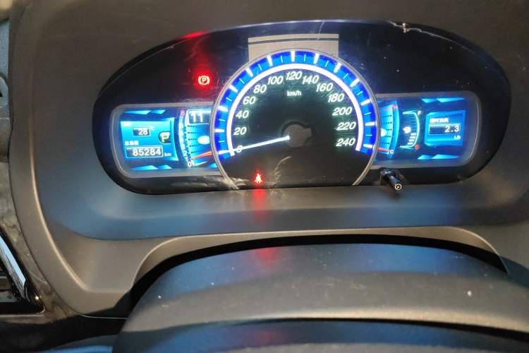 Used BYD S7 2016 2.0T Automatic Prestige Plus Odometer Close Up