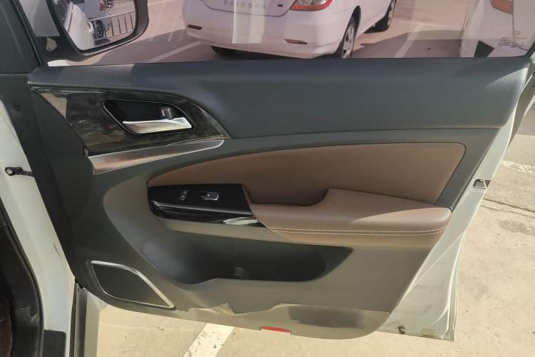 Used BYD S7 2016 2.0T Automatic Prestige Plus Right Front Door Interior