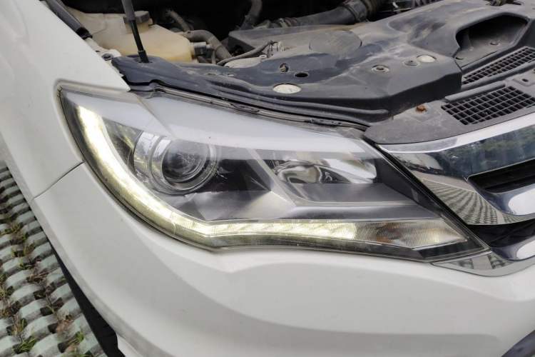 Used BYD S7 2016 2.0T Automatic Prestige Plus Right Front Headlight
